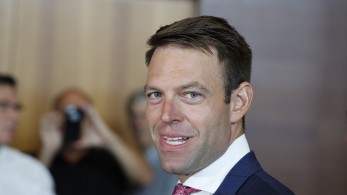 Η Μακρόνησος δεν είναι εσπρέσο μακιάτο ντεκάφ να την αλλάζεις σε φρέντο ή αμερικάνο