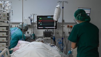 Λοιμώξεις: «Βράζουν» τα νοσοκομεία, στις ΜΕΘ τα περισσότερα περιστατικά