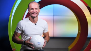 Ο Άγγελος Μπασινάς στο ΟΠΑΠ Game Time για τα μυστικά της καριέρας του, το τραγούδι-ύμνο και το γούρι του