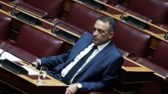 Ο Στίγκας παραδέχτηκε ποιος είναι το αφεντικό των «Σπαρτιατών» - Στον Δομοκό για οδηγίες οι βουλευτές Ο Στίγκας παραδέχτηκε ποιος είναι το αφεντικό των «Σπαρτιατών» - Στον Δομοκό για οδηγίες οι βουλευτές