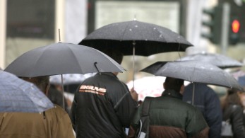 Καταιγίδα Μπερτ: σφοδρό πλήγμα στη Βρετανία με έναν νεκρό και εκτεταμένες καταστροφές [βίντεο]