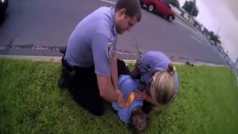 Νέο βίντεο-σοκ στη δημοσιότητα από σύλληψη (και θάνατο) Αφροαμερικανού