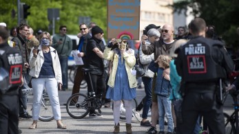 Κορωνοϊός: Χιλιάδες Γερμανοί στους δρόμους για το Oktoberfest και κατά των μέτρων