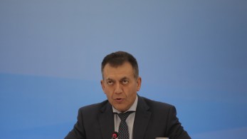 Νέα μείωση στις ασφαλιστικές εισφορές προανήγγειλε ο Βρούτσης