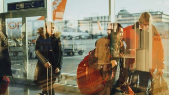 Με νέους κανόνες τα ταξίδια με αεροπλάνα, τρένα και ΚΤΕΛ