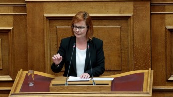 Η απίθανη Σκουφά του ΣΥΡΙΖΑ: Τα αγγλικά στο νηπιαγωγείο μήπως εξυπηρετούν τις ΗΠΑ;