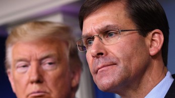 «Πόρτα» στον Τραμπ από τον υπουργό Άμυνας – Δεν βγάζει το στρατό στους δρόμους