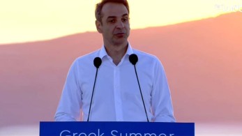 “Ελάτε στην Ελλάδα” το μήνυμα Μητσοτάκη από τη Σαντορίνη