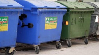 Βόλος: Ποια ανακύκλωση; Στο ίδιο απορριμματοφόρο μπλε και πράσινοι κάδοι!