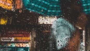 Καιρός: Πτώση της θερμοκρασίας με βροχές και καταιγίδες