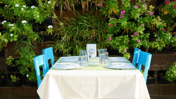 Επιστροφή στη νέα κανονικότητα μέρος 4: Ξεκινά η εστίαση και οι μετακινήσεις σε νησιά