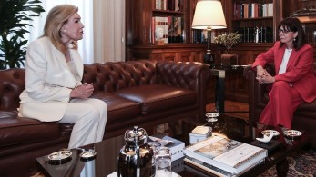 Συνάντηση της Σακελλαροπούλου με τη Μ. Βαρδινογιάννη στο Προεδρικό Μέγαρο