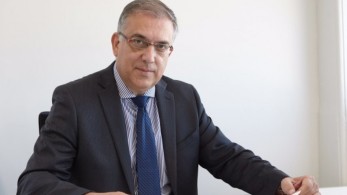 Θεοδωρικάκος: Ζήτησε επιτάχυνση αδειοδοτήσεων για τα τραπεζοκαθίσματα από την ΚΕΔΕ