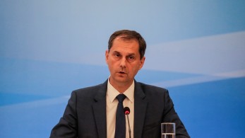 Θεοχάρης: Δεν κάνουμε πίσω ούτε στο άνοιγμα, ούτε στην ασφάλεια