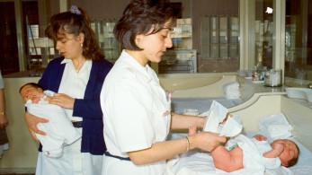 ΕΛΣΤΑΤ: μείωση 10,3% των γεννήσεων το 2022