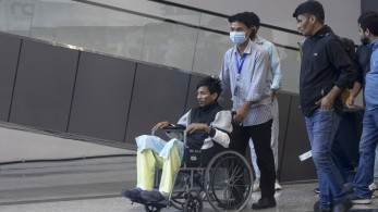 «Βλέπω παντού αίμα»: με ψυχικά τραύματα Νεπαλέζοι φοιτητές που επέζησαν από τη Χαμάς