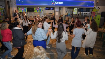 Ρεμπέτικο γλέντι σε κατάστημα ΟΠΑΠ στο Καπαρέλλι Βοιωτίας από τα ΣΚΡΑΤΣ «Γρήγορα Κέρδη»