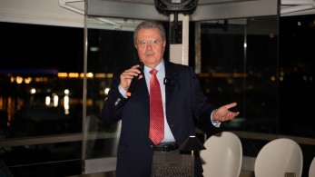 Αλέξανδρος Τζεφεράκος: ο γυναικολόγος που γιάτρεψε και το Κανάλι-1 στον Πειραιά