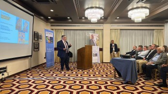 Στον δήμαρχο Άνδρου δεν αρέσει… η νοοτροπία του νησιού του!