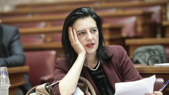 Φωτεινή Βάκη: Κακόγουστη φάρσα της ιστορίας η εκλογή Κασσελάκη