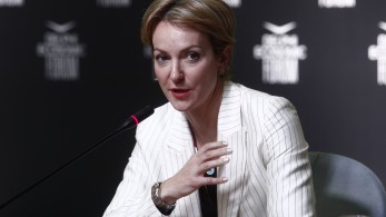 Αλεξάνδρα Σδούκου: Να αποσυνδεθεί η τιμή της ηλεκτρικής ενέργειας από την τιμή του φυσικού αερίου