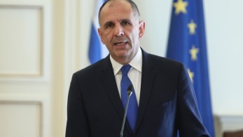 Συνάντηση Γεραπετρίτη με τους πρέσβεις των αραβικών χωρών για το Μεσανατολικό