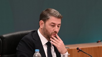 Ο Ανδρουλάκης, μόνος, ψάχνει…