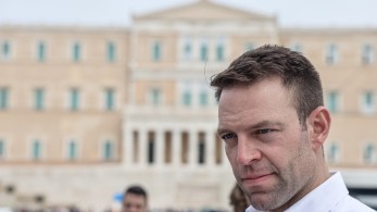 Γιατί τα διαπλεκόμενα ΜΜΕ στηρίζουν τη «μεταπολιτική» Κασσελάκη