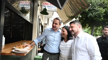 Στον Βύρωνα ο Κυριάκος Μητσοτάκης μαζί με τον Νίκο Χαρδαλιά (φωτό)