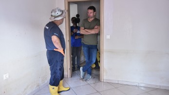 Βόλος: πάνω από όλα η εικόνα για τον Κασσελάκη - Μόνο δικό του συνεργείο μπήκε σε σπίτι πλημμυροπαθή Βόλος: πάνω από όλα η εικόνα για τον Κασσελάκη - Μόνο δικό του συνεργείο μπήκε σε σπίτι πλημμυροπαθή