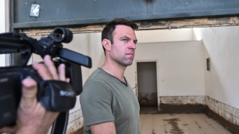 Βόλος: ο Κασσελάκης έδωσε σόου... εντός έδρας - Θεία του βουλευτή Μεϊκόπουλου η πλημμυροπαθής που επισκέφθηκε Βόλος: ο Κασσελάκης έδωσε σόου... εντός έδρας - Θεία του βουλευτή Μεϊκόπουλου η πλημμυροπαθής που επισκέφθηκε