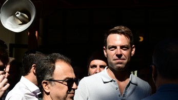 Πηγές Κασσελάκη: Αν ο κ. Φίλης συμμερίζεται την άποψη Τζουμάκα, γιατί παραμένει στον ΣΥΡΙΖΑ;