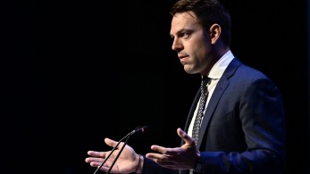 Φυλλορροεί ο ΣΥΡΙΖΑ - Στον «πάτο» η δημοφιλία Κασσελάκη