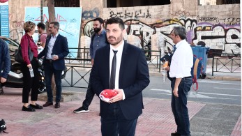 Νευράκια στην Κουμουνδούρου για το άρθρο Τεμπονέρα