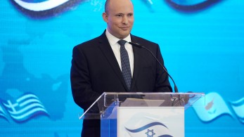 Ισραήλ: έφτασαν τους 100 οι νεκροί - επιστρατεύτηκε ως έφεδρος ακόμη και ο πρώην πρωθυπουργός του Ισραήλ Ναφτάλι Μπένετ