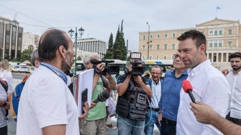 "Πάγωσε" η παρέα Κασσελάκη από τα πρώτα γκάλοπ