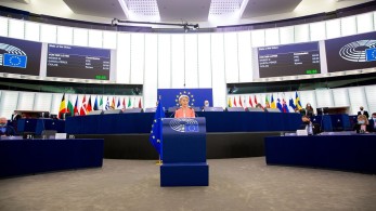 Κομισιόν: θα επανεξετάσει την αρωγή στην Παλαιστίνη - Εξαιρείται η ανθρωπιστική βοήθεια