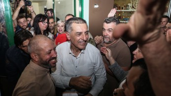 Πανηγυρίζουν μαζί Μεϊκόπουλος-Λιακούλη στο εκλογικό κέντρο του  Δημήτρη Κουρέτα