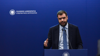 Παύλος Μαρινάκης: Ο Κασσελάκης κάνει πολιτική με γαλότσες και φτυάρια