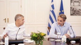 Συστράτευση ΝΔ για νίκη στον β' γύρο εκλογών - Σε Αλεξανδρούπολη και Λάρισα ο Μητσοτάκης