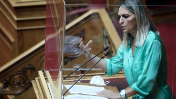 Κραυγή αγωνίας από την Πέρκα: «Ο ΣΥΡΙΖΑ διαλύεται - Να σταματήσει η ανθρωποφαγία στα μέσα κοινωνικής δικτύωσης»