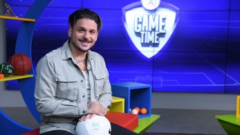 Ο Stan τραγουδάει «Επικίνδυνα» στο ΟΠΑΠ Game Time για το Ελλάδα-Ιρλανδία