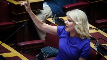 Μπουρλότο από Τζάκρη: το κόμμα έχει γίνει τσίρκο - Πολιτική αυτοκτονία αν δεν γίνουν οι διαγραφές