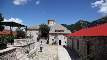 Μοναδική πρωτοβουλία Δήμου Αγράφων: 3.000 ευρώ για κάθε παιδί που γεννιέται στην περιοχή