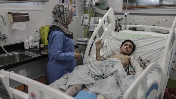 Αμερικανίδα νοσοκόμα περιγράφει τη φρίκη στη Γάζα: Είδα παιδιά με ανοιχτά εγκαύματα και πληγές Αμερικανίδα νοσοκόμα περιγράφει τη φρίκη στη Γάζα: Είδα παιδιά με ανοιχτά εγκαύματα και πληγές