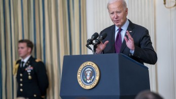 Μπάιντεν: ζητεί «παύση» στον πόλεμο Ισραήλ-Χαμάς για να φύγουν οι όμηροι