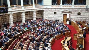 ΣΥΡΙΖΑ-ΠΑΣΟΚ: ανύπαρκτη αντιπολίτευση στη Βουλή