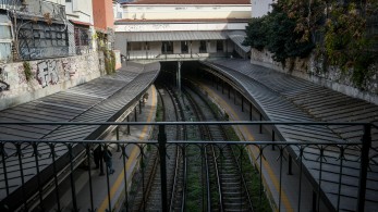 Μοναστηράκι: ακροδεξιοί επιχείρησαν να βάλουν φωτιά σε βαγόνι του ΗΣΑΠ - Φώναζαν «καψ' τους»