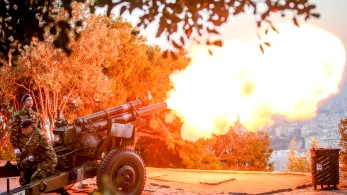 28η Οκτωβρίου: Έπεσαν οι 21 κανονιοβολισμοί από τον Λυκαβηττό (βίντεο)