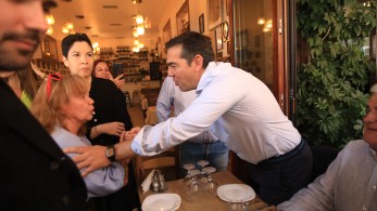 Ο Μητσοτάκης με τον Φουκουγιάμα, ο Τσίπρας στις χασαποταβέρνες